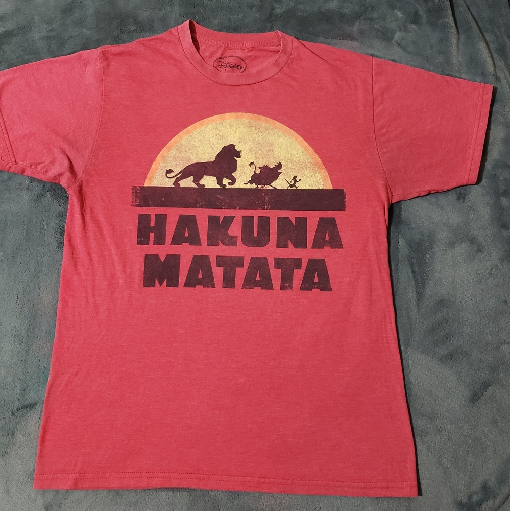 Disney Lion king hakuna matata tshirt red size M